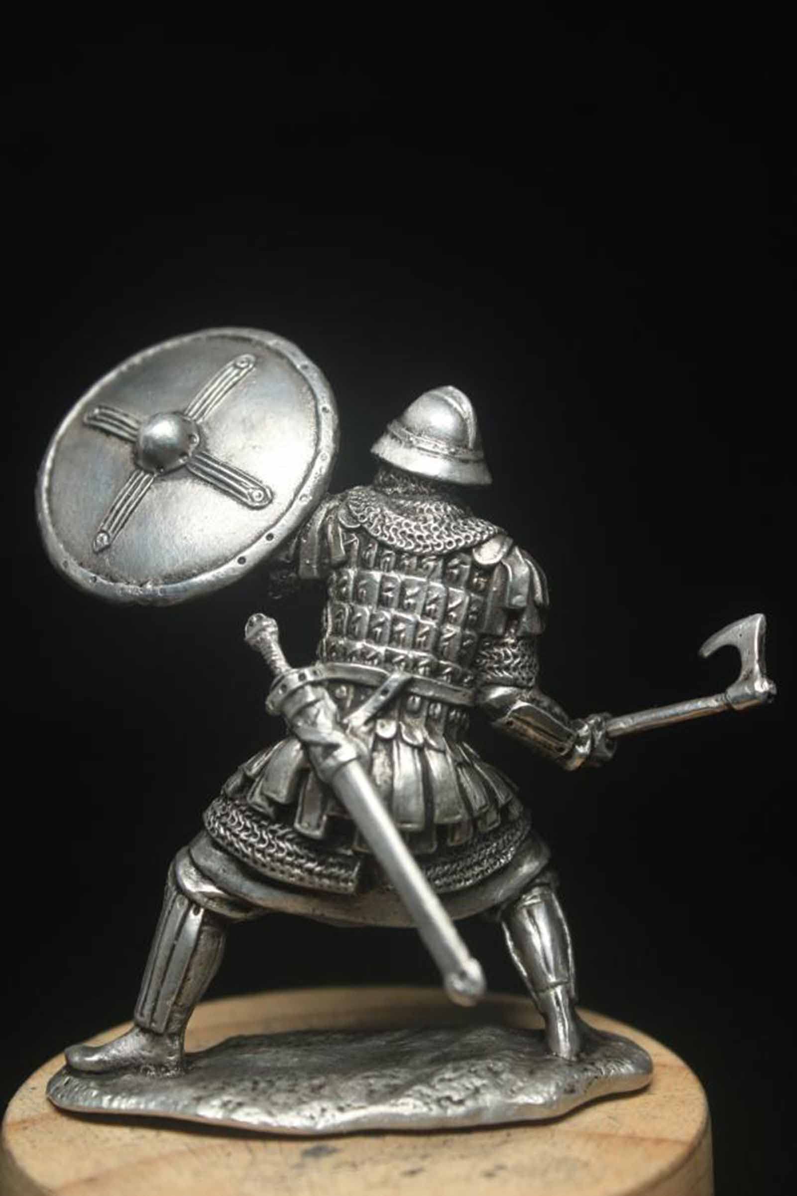 Amazon.co.jp: 中世の兵士の像、古代の兵士のモデルの錫の金属工芸品